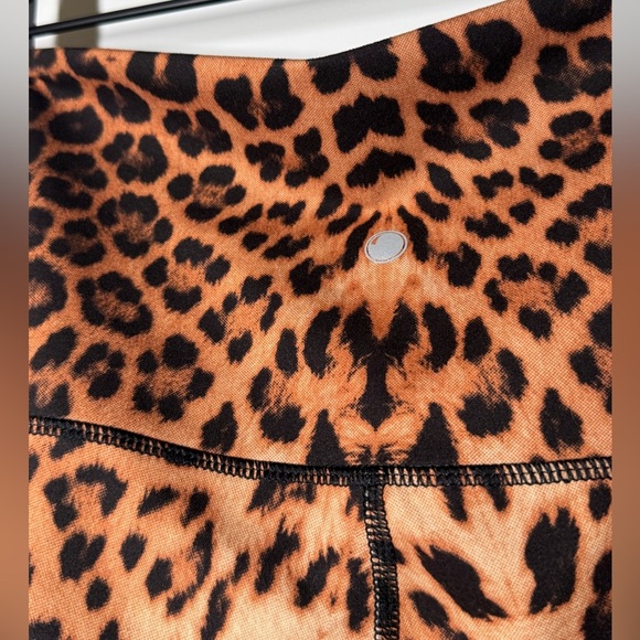 Yogalicious Lux Leopard Print Leggings Size Medium Super High Rise Ankle Length - Picture 4 of 14